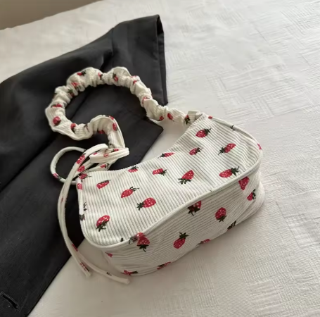 MINIMALIST STRAWBERRY CURDORUY HANDBAG